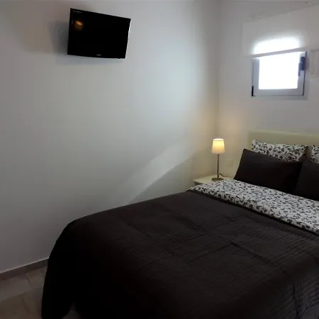 Gracioseros 211 * Puerto del Carmen (Lanzarote)