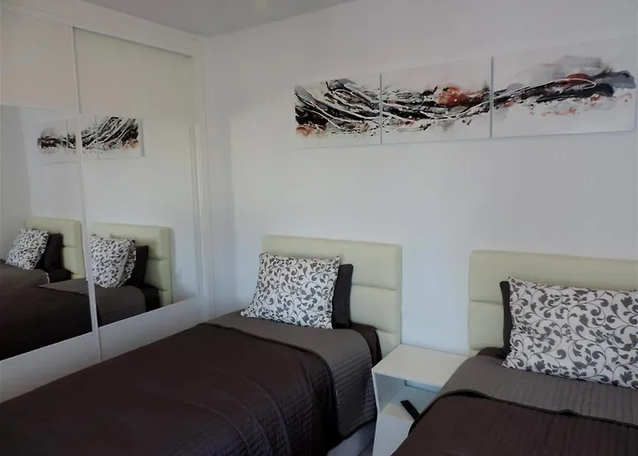 Διαμέρισμα Gracioseros 211 *